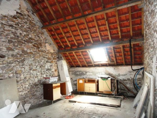 CHEZY SUR MARNE - Maison de type 5 d'environ 95 m², avec garage non attenant et terrain