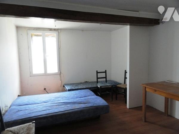 CHEZY SUR MARNE - Maison de type 5 d'environ 95 m², avec garage non attenant et terrain