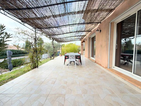 A VENDRE 84120 PERTUIS MAISON TYPE 6 PIECES D'ENVIRON 167M² AVEC DOUBLE GARAGE, PISCINE ET JARDIN