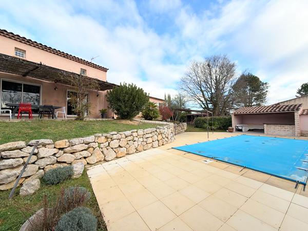 A VENDRE 84120 PERTUIS MAISON TYPE 6 PIECES D'ENVIRON 167M² AVEC DOUBLE GARAGE, PISCINE ET JARDIN