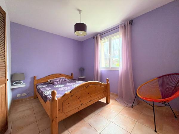 A VENDRE 84120 PERTUIS MAISON TYPE 6 PIECES D'ENVIRON 167M² AVEC DOUBLE GARAGE, PISCINE ET JARDIN