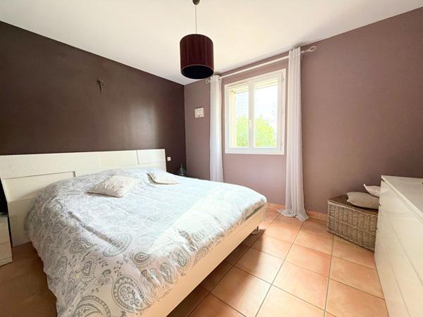 A VENDRE 84120 PERTUIS MAISON TYPE 6 PIECES D'ENVIRON 167M² AVEC DOUBLE GARAGE, PISCINE ET JARDIN