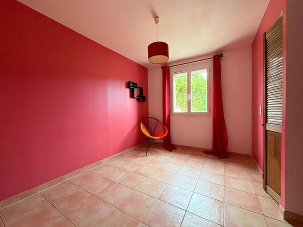 A VENDRE 84120 PERTUIS MAISON TYPE 6 PIECES D'ENVIRON 167M² AVEC DOUBLE GARAGE, PISCINE ET JARDIN