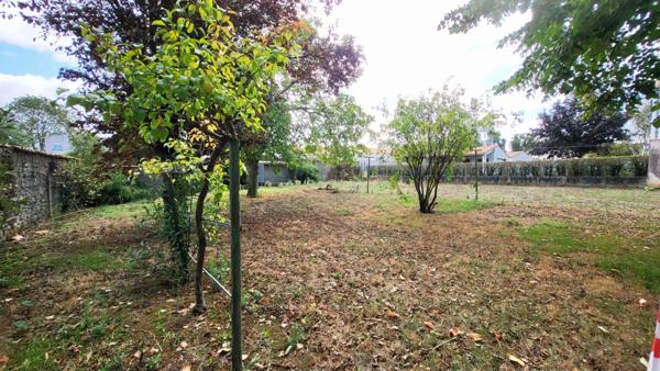 LA ROCHELLE - 17220 SAINTE SOULLE - TERRAIN 544 M² VIABILISE ET CLOS - LIBRE CONSTRUCTEUR