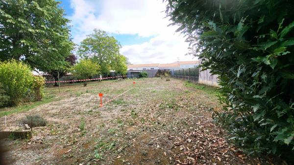 LA ROCHELLE - 17220 SAINTE SOULLE - TERRAIN 544 M² VIABILISE ET CLOS - LIBRE CONSTRUCTEUR