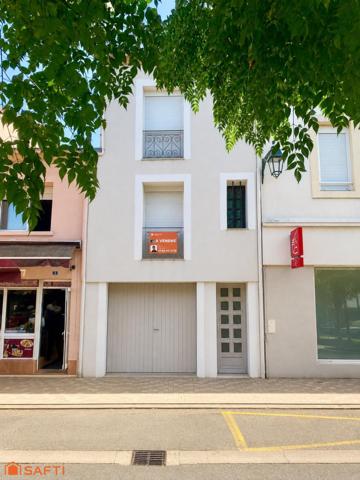 Maison de ville avec terrasse, balcon et garage