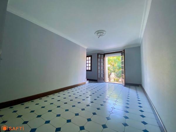 Maison de ville avec terrasse, balcon et garage