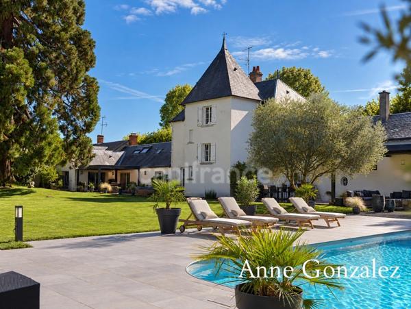 ORLEANS-SAINT JEAN LE BLANC, Rare propriété du XVIIIème revisitée par un architecte, parc paysager, piscine , élégance et prestations haut de gamme