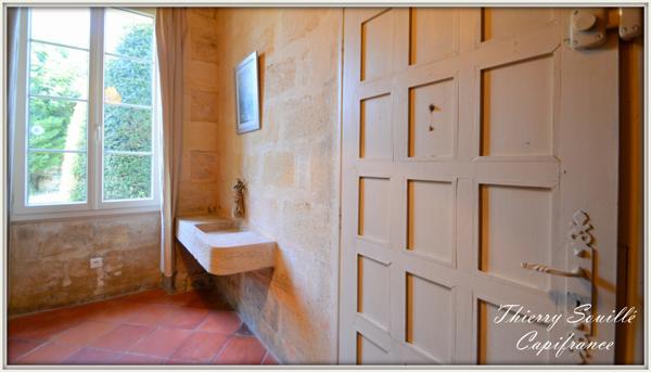 Maison en pierre, 16 pièces, 8 chambres.