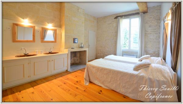Maison en pierre, 16 pièces, 8 chambres.