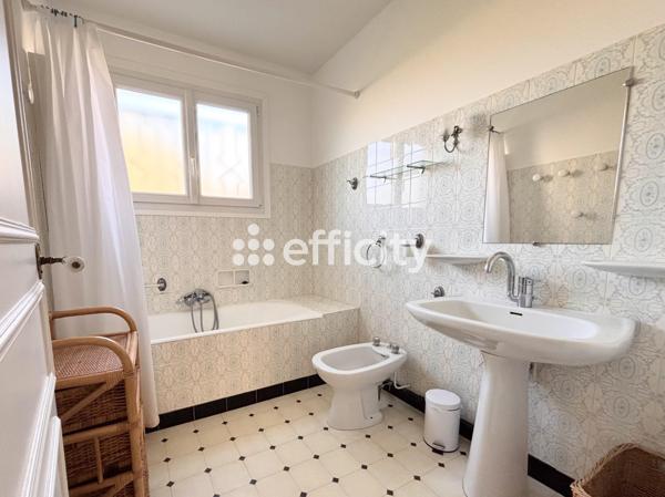 Maison
         3 pièces
        - 94 m² 399 000 € *