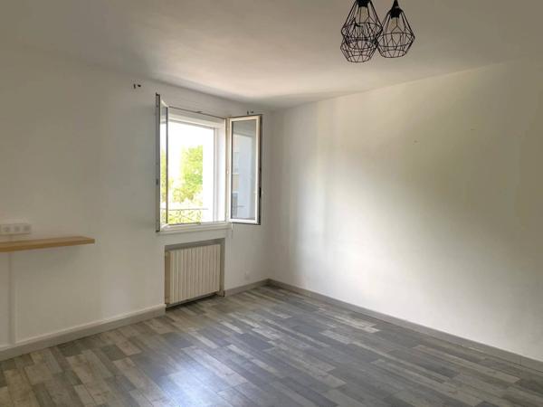 Maison de ville T8- deux appartements T4 sépares - Terrasses - Grenier - Garage / Quartier pont de bois