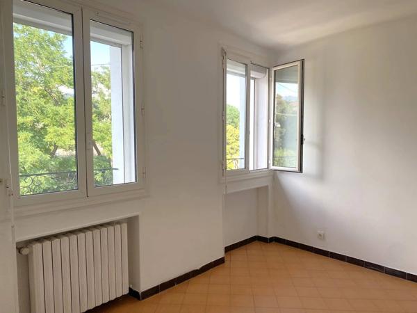 Maison de ville T8- deux appartements T4 sépares - Terrasses - Grenier - Garage / Quartier pont de bois