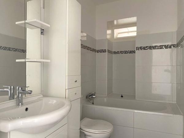 Maison de ville T8- deux appartements T4 sépares - Terrasses - Grenier - Garage / Quartier pont de bois