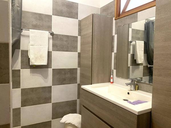 Maison de ville T8- deux appartements T4 sépares - Terrasses - Grenier - Garage / Quartier pont de bois