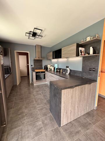 Pavillon de plain pied 136m², de 2012, 5 chambres, sur terrain de 1719m² 229 000 €