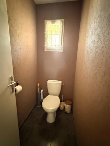 Pavillon de plain pied 136m², de 2012, 5 chambres, sur terrain de 1719m² 229 000 €