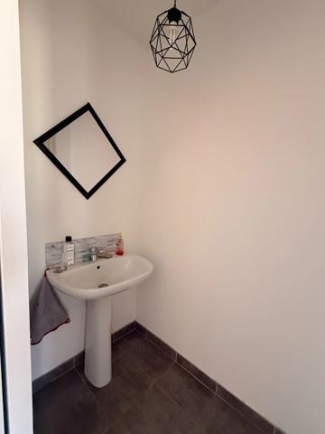 Pavillon de plain pied 136m², de 2012, 5 chambres, sur terrain de 1719m² 229 000 €