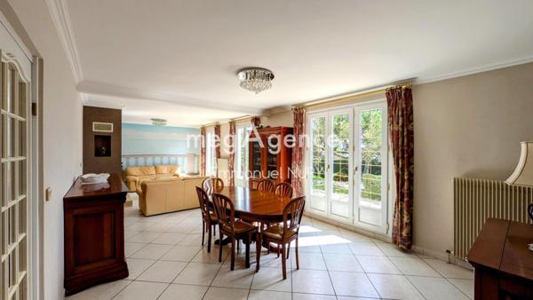 Maison à L' ARBRESLE, 69210 - 7 pièces 202m²