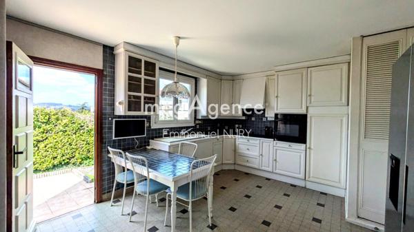 Maison à L' ARBRESLE, 69210 - 7 pièces 202m²