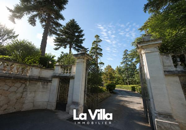 Demeure d'exception: Villeneuve les Avignon 4 pièce(s) 274 m2