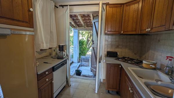 Maison T3 avec grand terrain arboré et grand plan deau