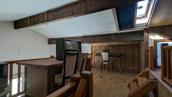 Maison T3 avec grand terrain arboré et grand plan deau