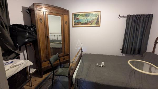 Maison T3 avec grand terrain arboré et grand plan deau