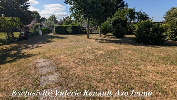 Maison T3 avec grand terrain arboré et grand plan deau