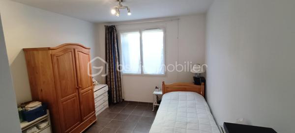 LA SEYNE-SUR-MER 
APPARTEMENT T3 AU REZ-DE-CHAUSSÉE - NORME PMR - PLACE DE PARKING PRIVÉE - ASCENSEUR

Frédéric GIANNONE vous propose :
La Seyne-sur-Mer, découvrez cet agréable appartement de type 3 d'une superficie d'environ 54m².
L'appartement se compose d'une belle pièce de vie lumineuse, offrant un cadre de vie fonctionnel, un coin nuit comprend deux belles chambres avec dressing, une salle de bains et son WC. 
Une place de stationnement privative en sous-sol, accessible par l'ascenseur est incluse.

Cet appartement constitue une opportunité idéale pour une résidence principale, un pied-à-terre ou un investissement locatif.

Je suis ouvert à la collaboration inter-agences.