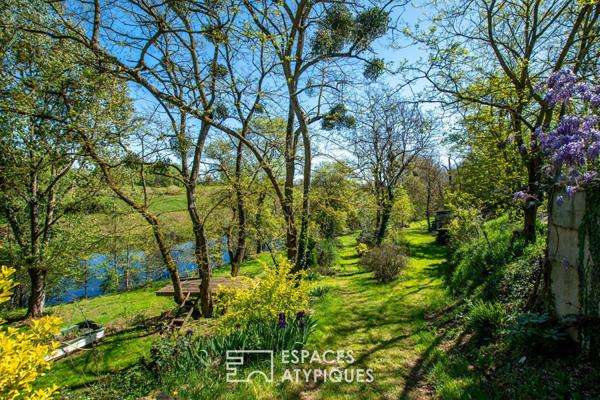 Grange et gîte indépendant dans un cadre bucolique avec accès direct à La Maine