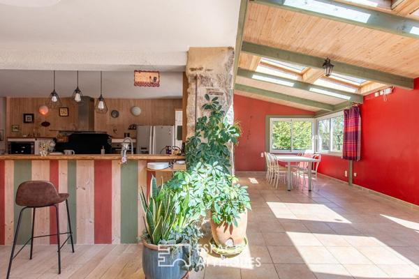 Grange et gîte indépendant dans un cadre bucolique avec accès direct à La Maine