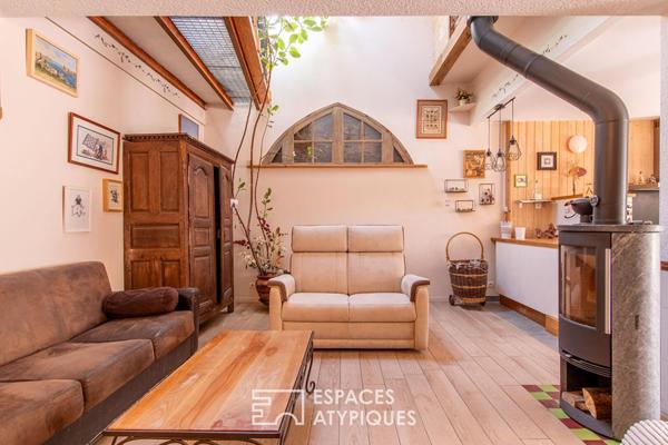 Grange et gîte indépendant dans un cadre bucolique avec accès direct à La Maine