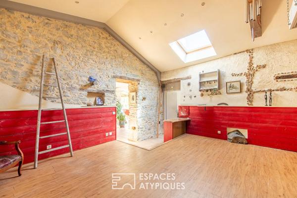 Grange et gîte indépendant dans un cadre bucolique avec accès direct à La Maine