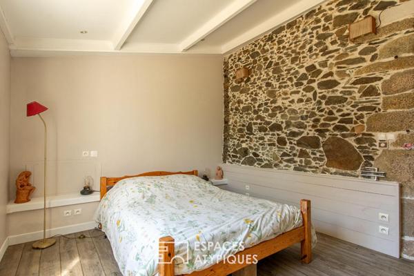 Grange et gîte indépendant dans un cadre bucolique avec accès direct à La Maine