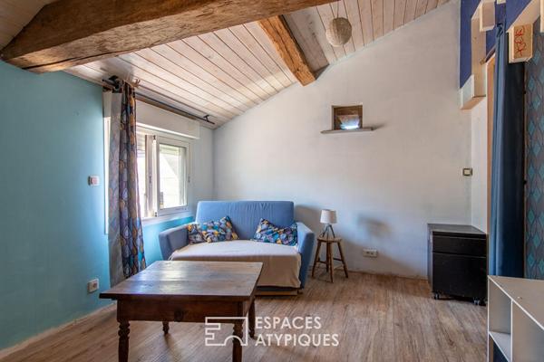 Grange et gîte indépendant dans un cadre bucolique avec accès direct à La Maine