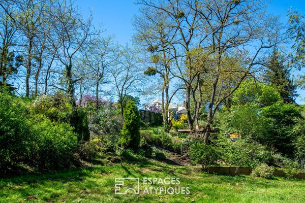Grange et gîte indépendant dans un cadre bucolique avec accès direct à La Maine