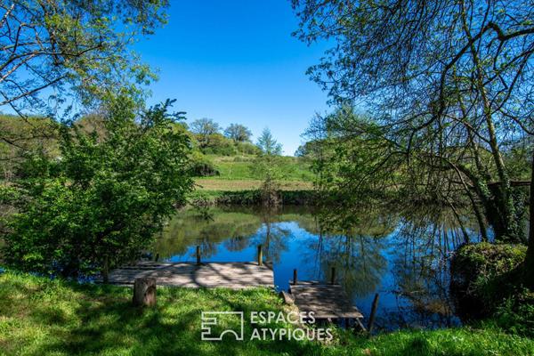 Grange et gîte indépendant dans un cadre bucolique avec accès direct à La Maine