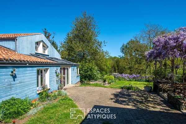 Grange et gîte indépendant dans un cadre bucolique avec accès direct à La Maine