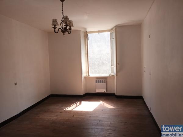 Maison de village
                                                                                                                                                                                                                                                                                                                        5 pièce(s)                                                                                                                                                                                                          3 chambre(s)                                                                                                                                                                                                          97  m²