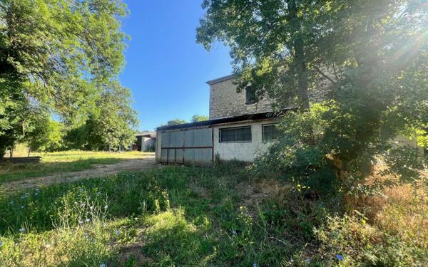 Maison à vendre    1 pièce •  Berrias-et-Casteljau