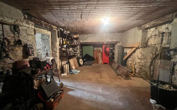 Maison à vendre    1 pièce •  Berrias-et-Casteljau