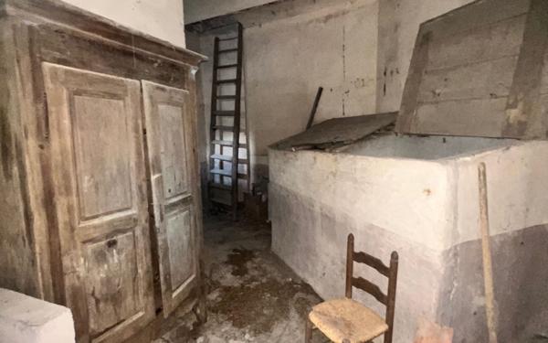 Maison à vendre    1 pièce •  Berrias-et-Casteljau