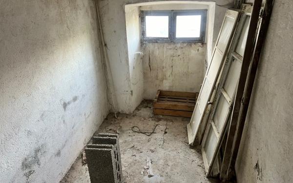 Maison à vendre    1 pièce •  Berrias-et-Casteljau