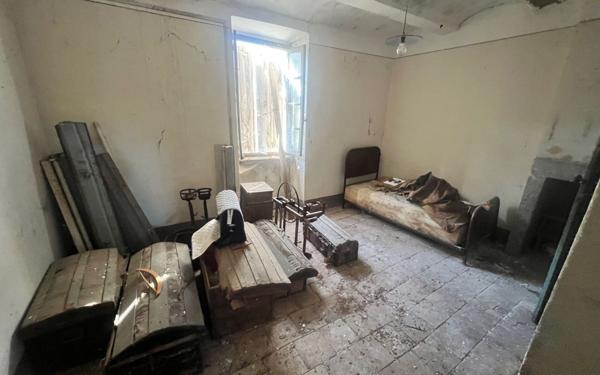 Maison à vendre    1 pièce •  Berrias-et-Casteljau