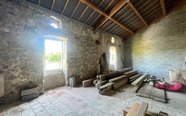 Maison à vendre    1 pièce •  Berrias-et-Casteljau