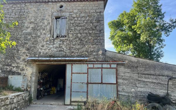 Maison à vendre    1 pièce •  Berrias-et-Casteljau