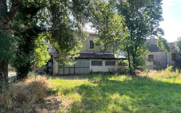Maison à vendre    1 pièce •  Berrias-et-Casteljau