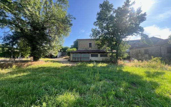 Maison à vendre    1 pièce •  Berrias-et-Casteljau