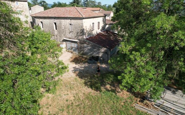 Maison à vendre    1 pièce •  Berrias-et-Casteljau